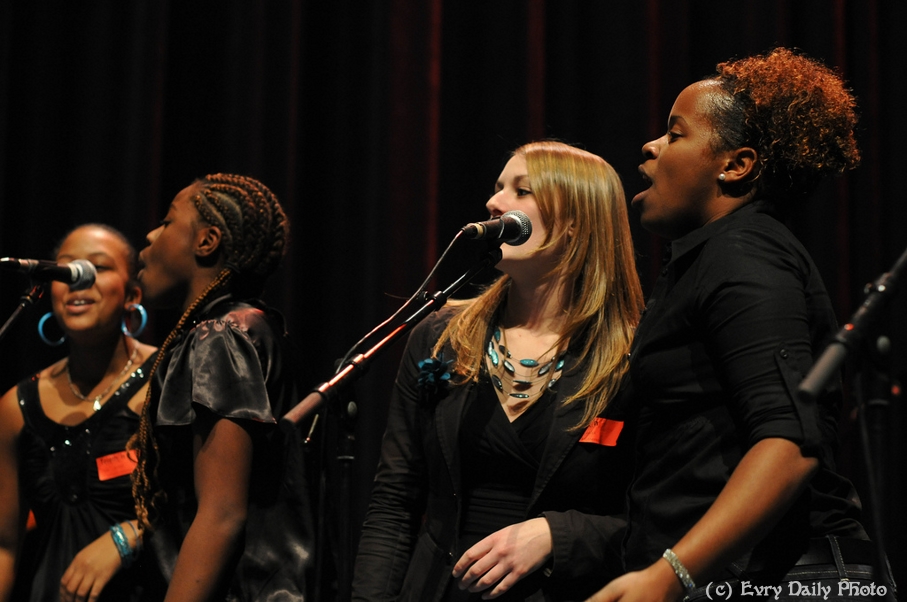 Evry Daily Photo - Telethon Evry 2010 - Concert Evry University Gospel - large - 5243380167.jpg